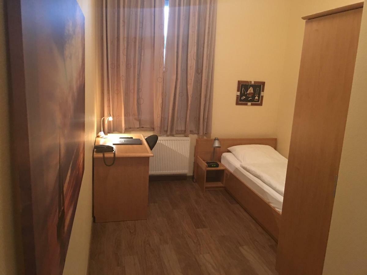 Single Room,1077805465:JPEG