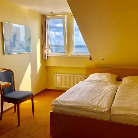 Hotel Kieler Foerde & Free Parking-2